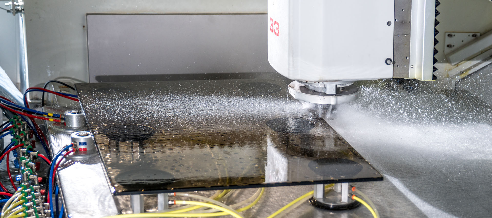 Maschine beim Glasschneiden